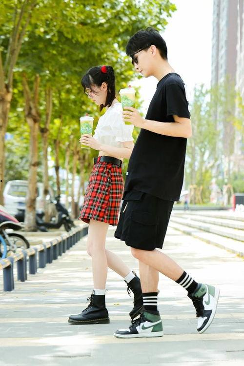 嘻嘻吃瓜娱乐,揭秘娱乐圈幕后故事，带你领略明星真实生活