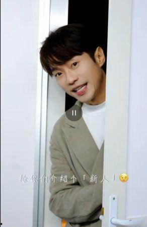 娱乐吃瓜爆料张栋梁微博,从情歌王子到商演歌手，娱乐圈的变迁与坚守
